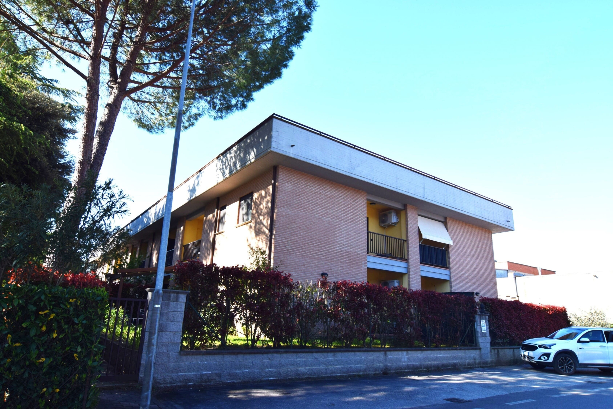 PRESTIGIOSO ATTICO CON TERRAZZO PANORAMICO DI 90 MQ. A SAN MARIANO